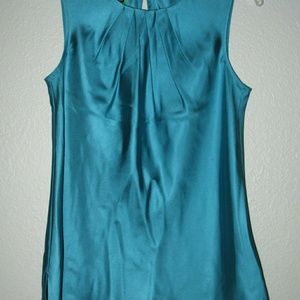 Stunning, sleeveless aqua top!😍